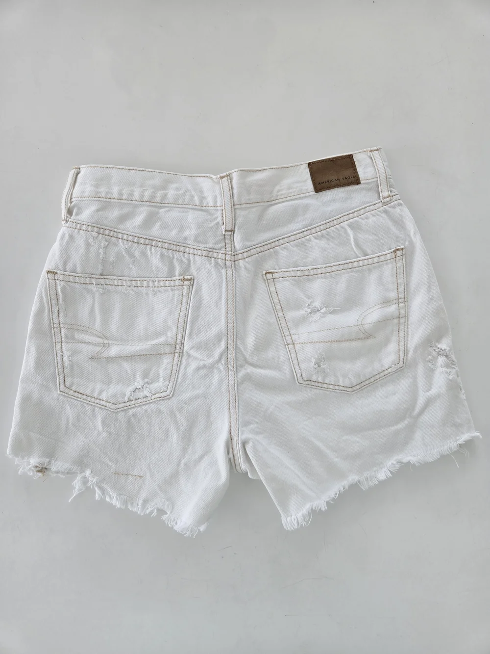 American Eagle 90s Boyfriend Shorts Raw Hem White Denim Distressed Size 2